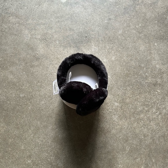 Ugg Ear Muffs - Picture 1 of 3